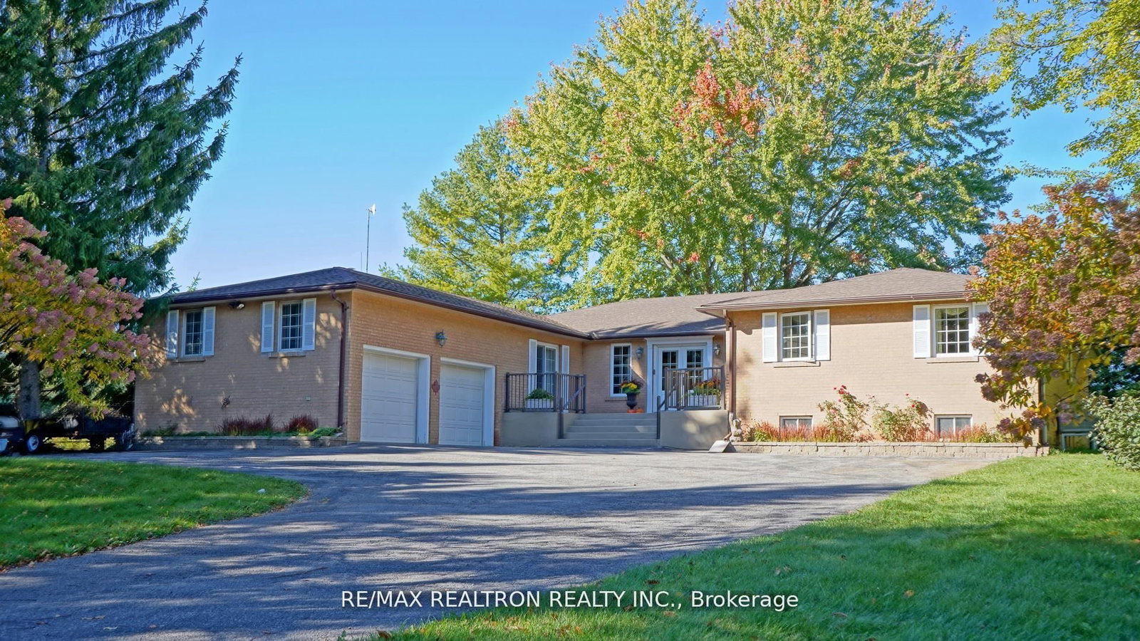 240 Webb Road • Uxbridge, ON photo 2