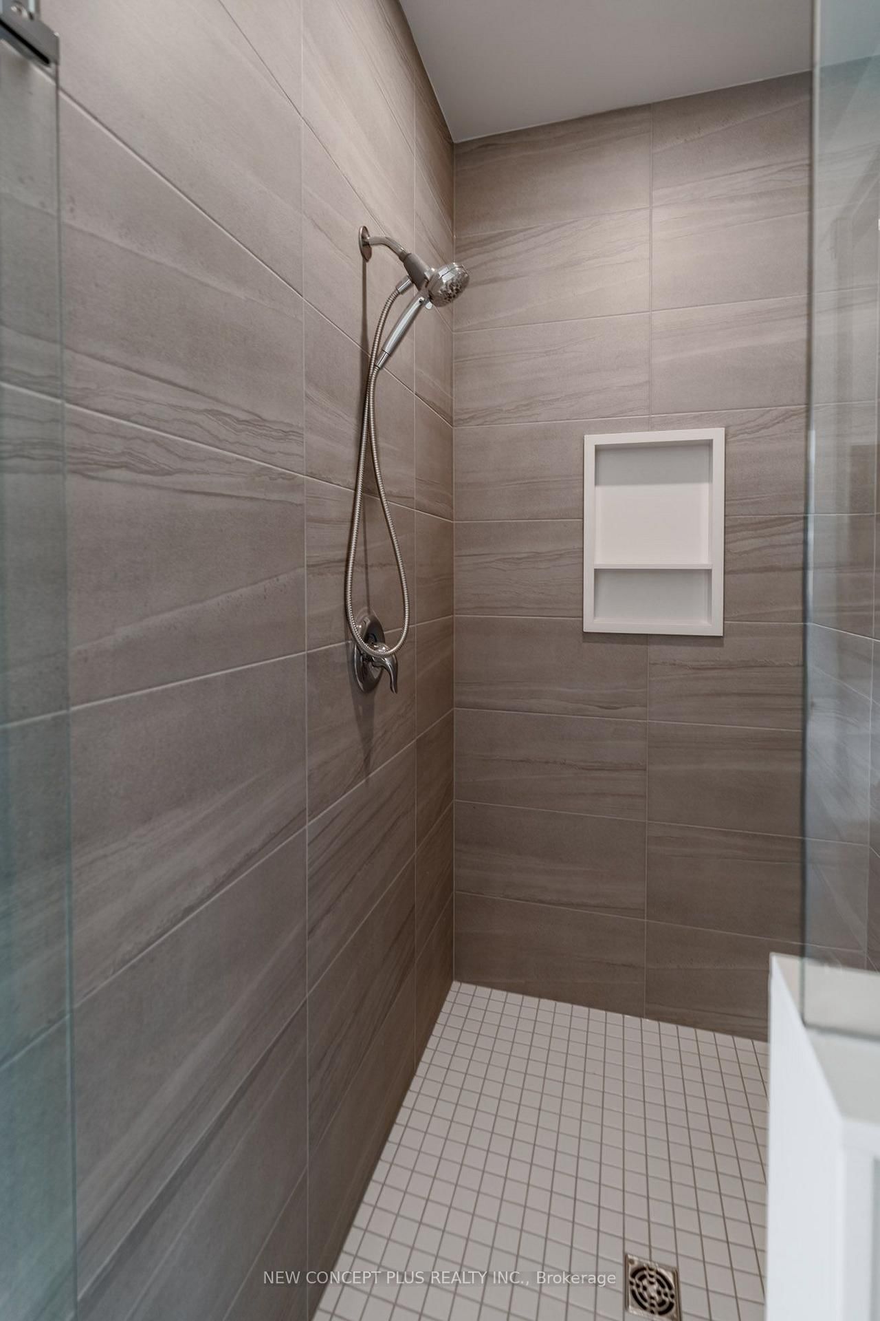 44 Orchid Crescent • Adjala-Tosorontio, ON photo 11