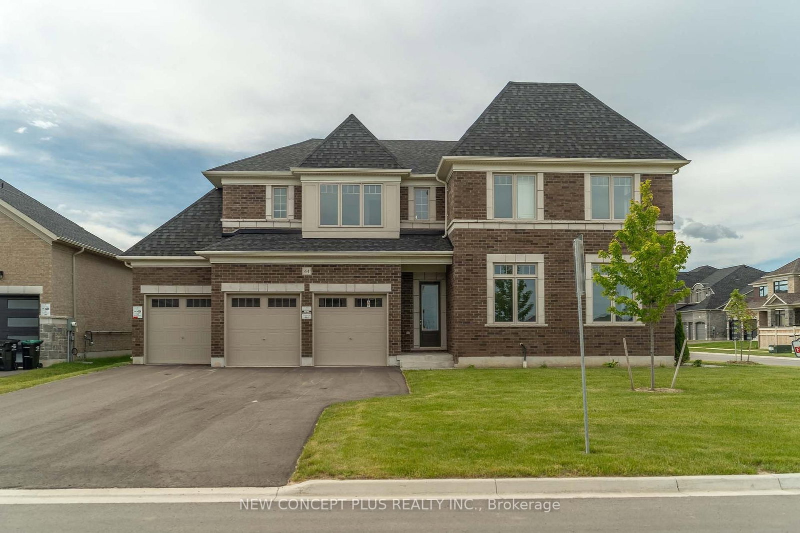 44 Orchid Crescent • Adjala-Tosorontio, ON photo 2