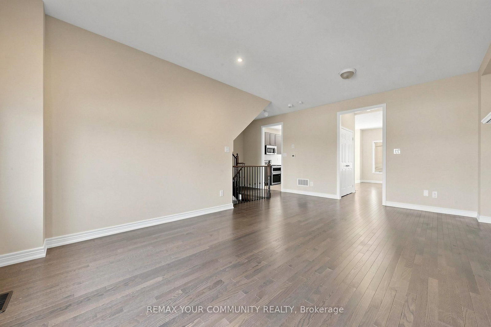 21 Princess Charlotte Avenue • Whitchurch-Stouffville, ON photo 9