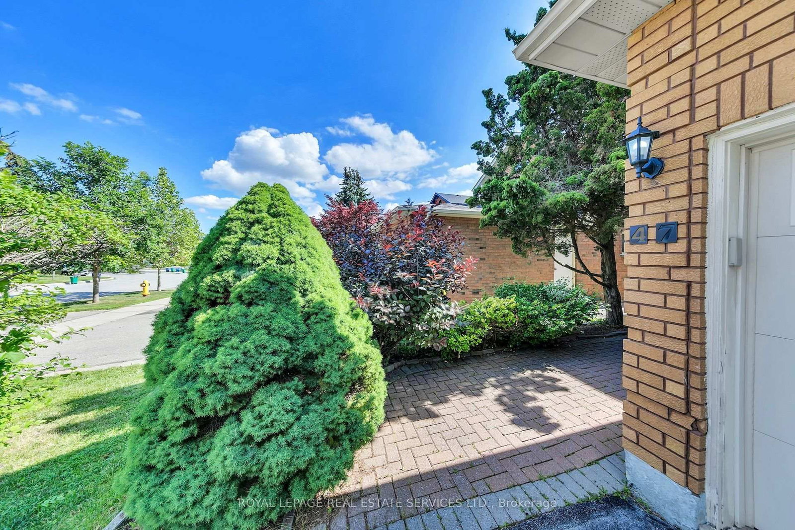 47 Velvet Crescent • Vaughan, ON photo 5