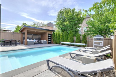 16 Muret Crescent