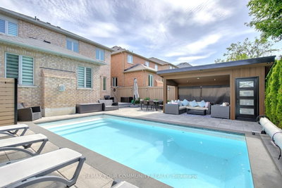 16 Muret Crescent — photo 2