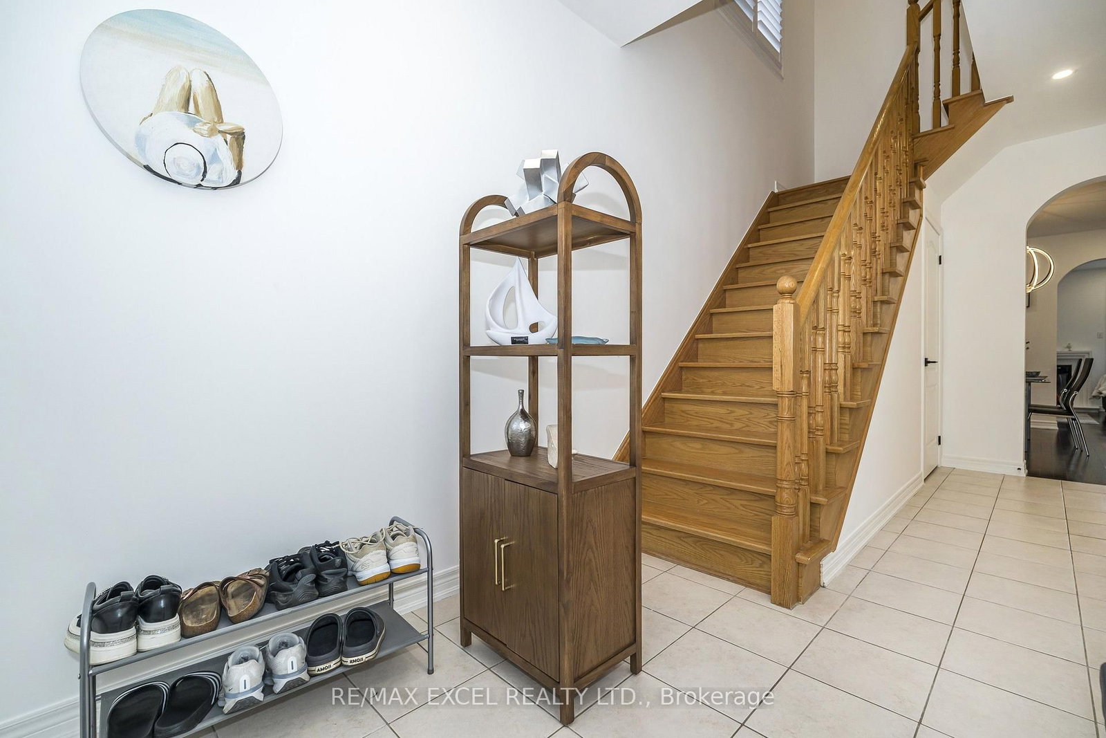 129 Lewis Honey Drive • Aurora, ON photo 2