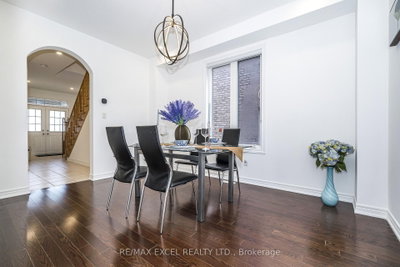 129 Lewis Honey Drive • Aurora, ON photo 5