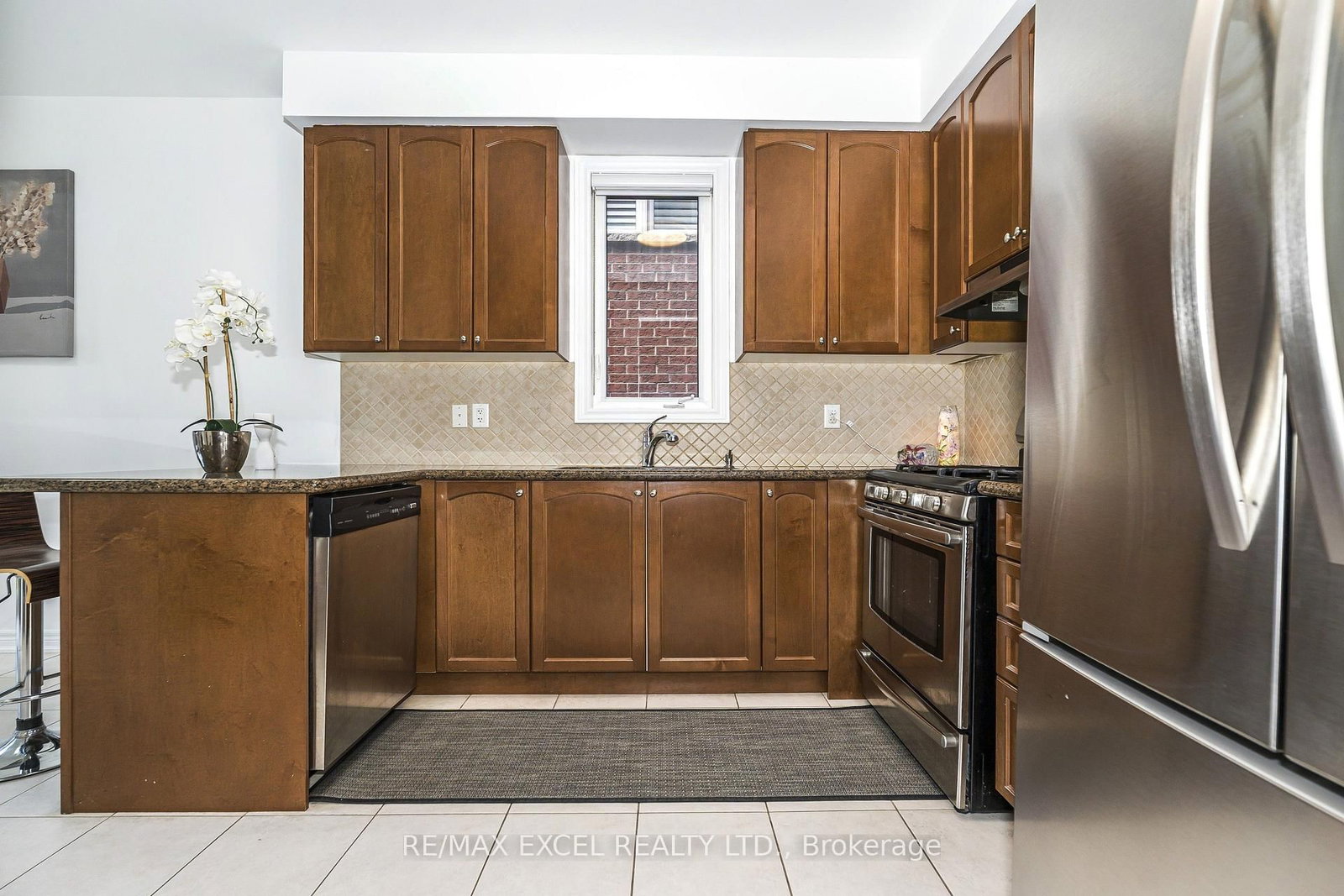 129 Lewis Honey Drive • Aurora, ON photo 8