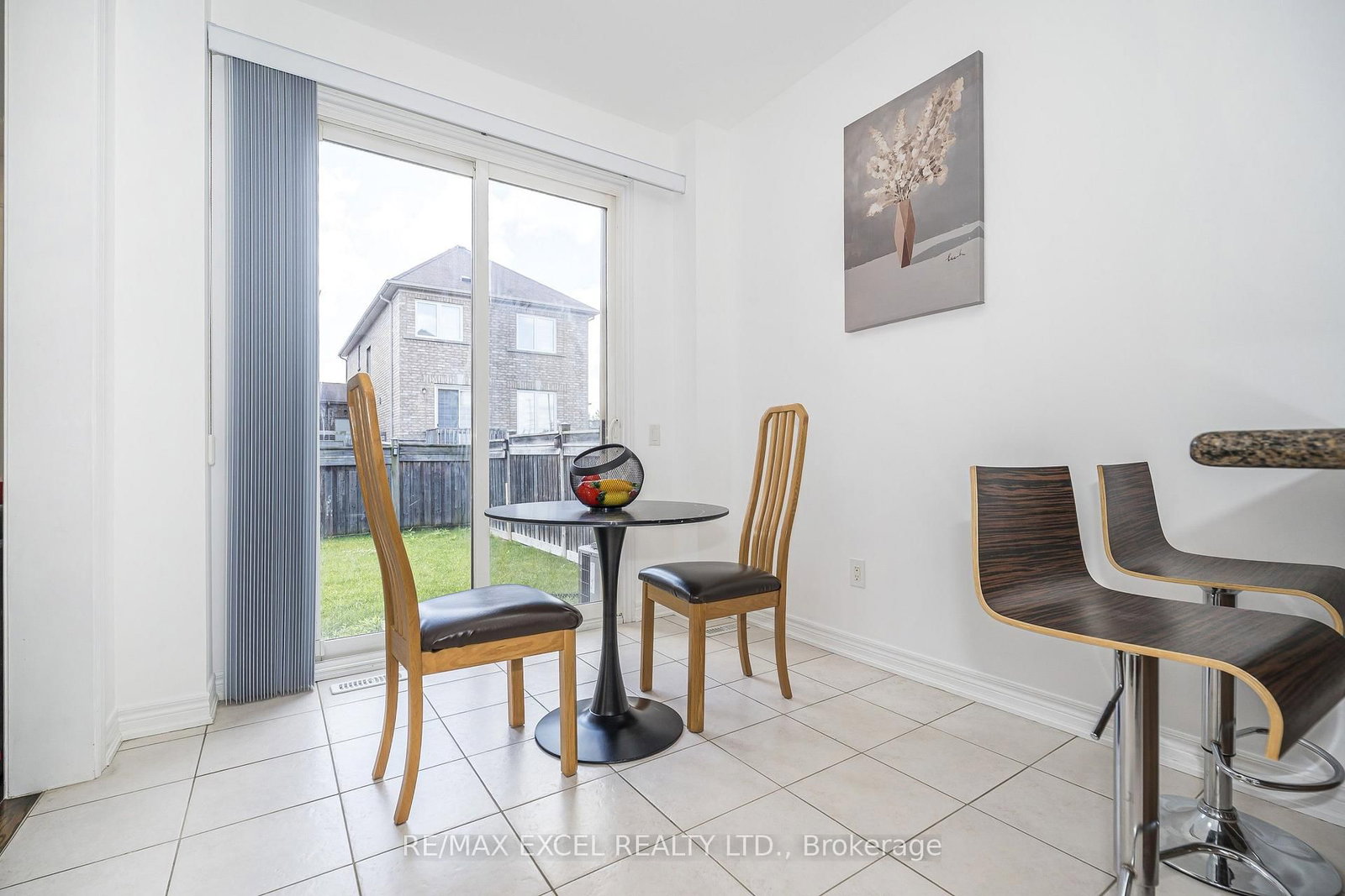 129 Lewis Honey Drive • Aurora, ON photo 9
