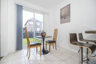 129 Lewis Honey Drive • Aurora, ON photo 9