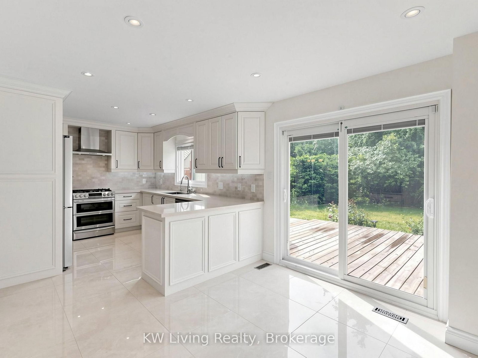 33 Southgate Crescent • Richmond Hill, ON photo 8