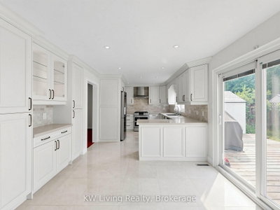 33 Southgate Crescent • Richmond Hill, ON photo 9