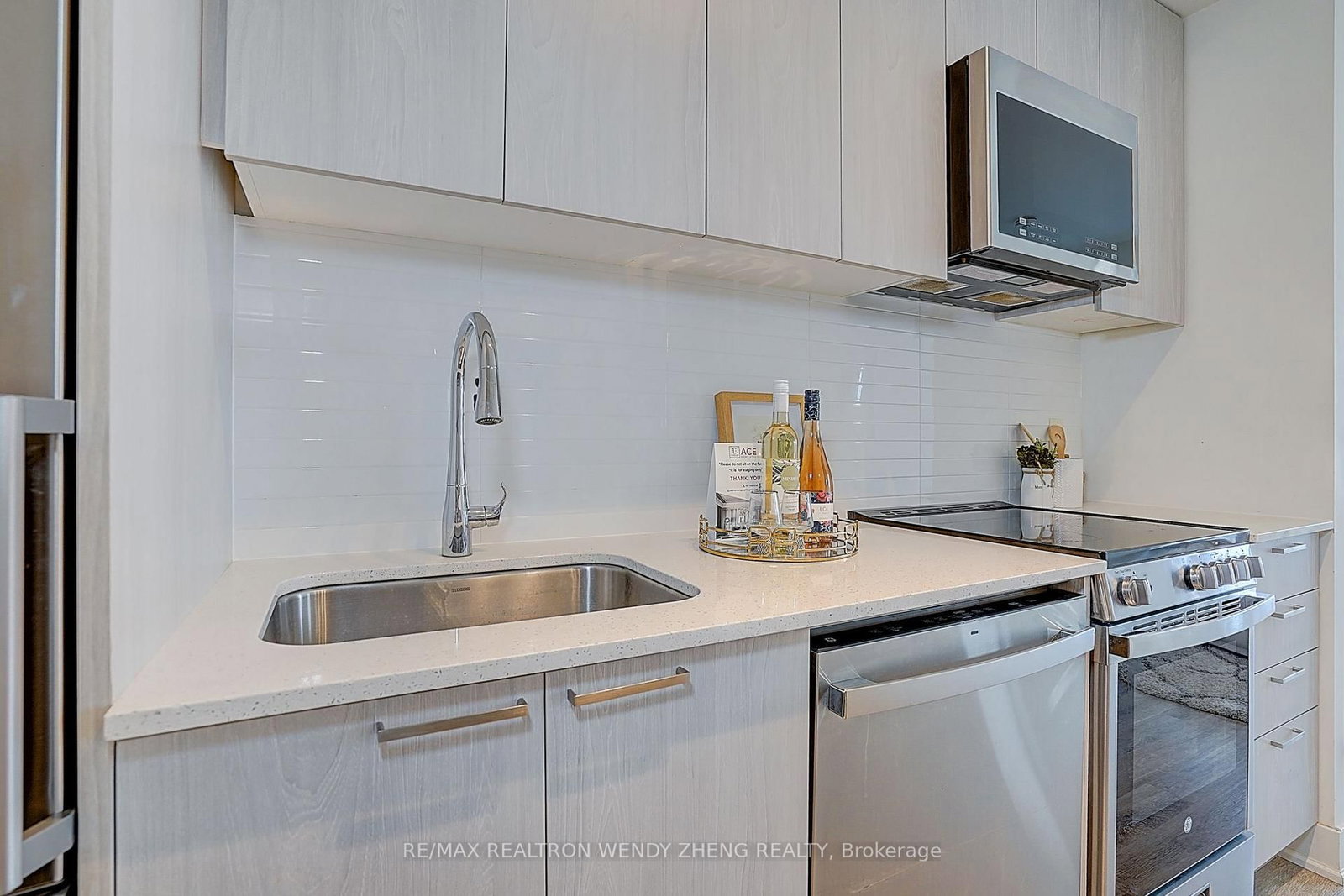 185 Deerfield Road • #1002 • Newmarket, ON photo 10