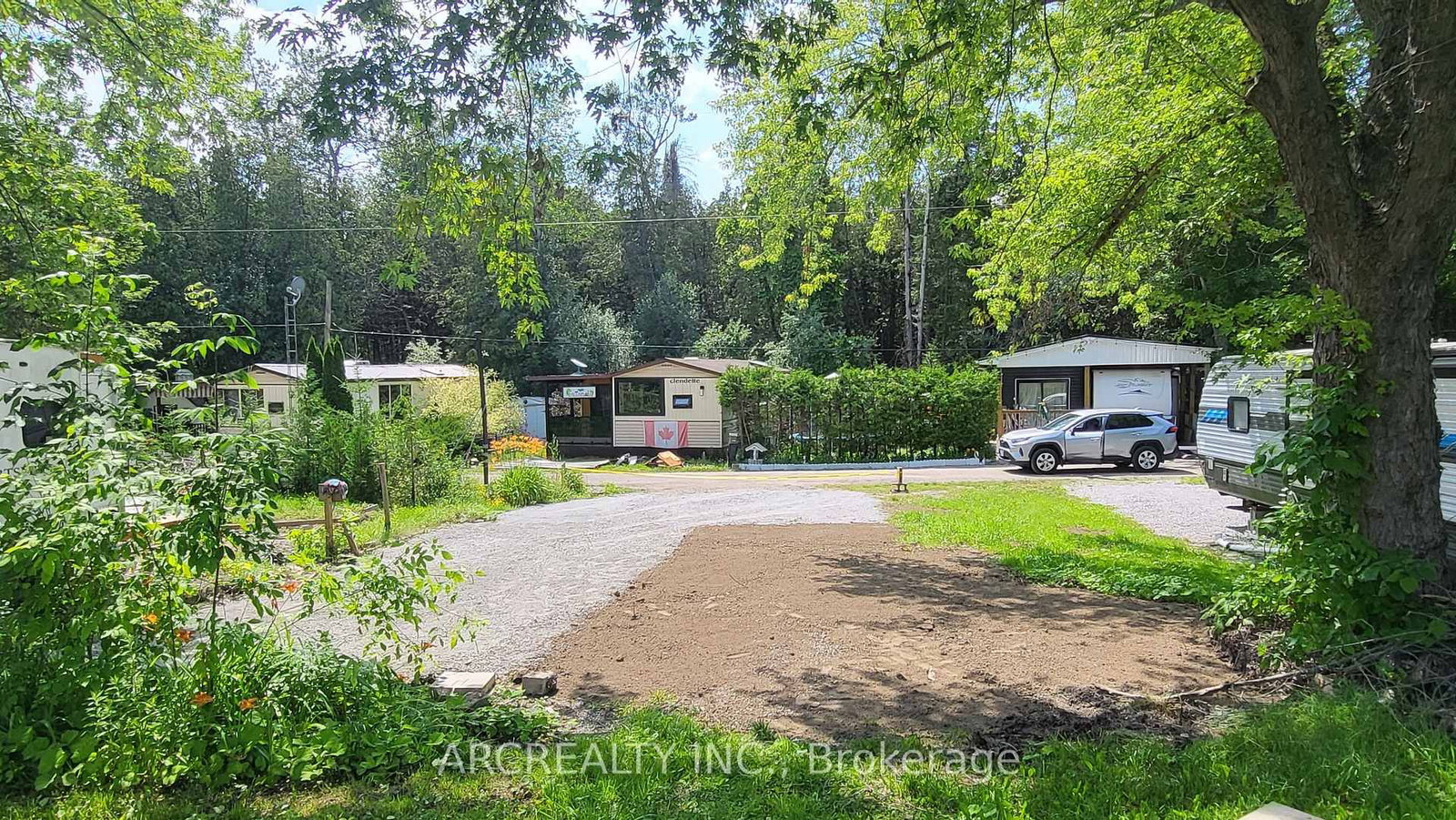28 Horseshoe Circle • Georgina, ON photo 3
