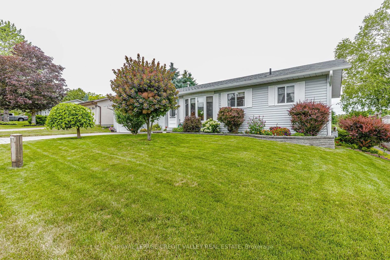 118 Tecumseth Pines Drive • New Tecumseth, ON photo 2