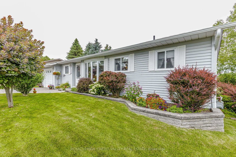 118 Tecumseth Pines Drive