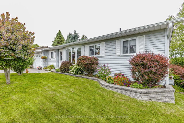 118 Tecumseth Pines Drive
