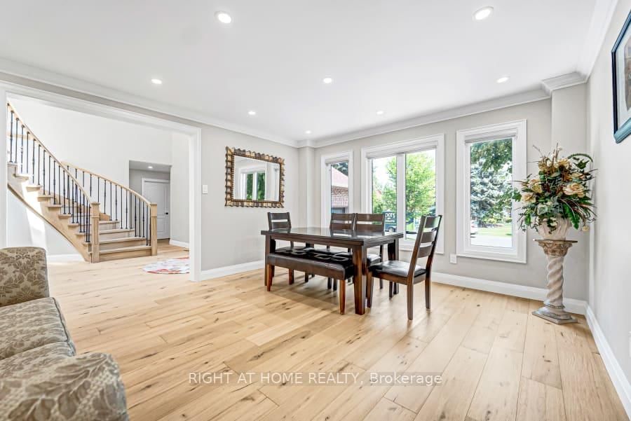 35 Harmony Hill Crescent • Richmond Hill, ON photo 10