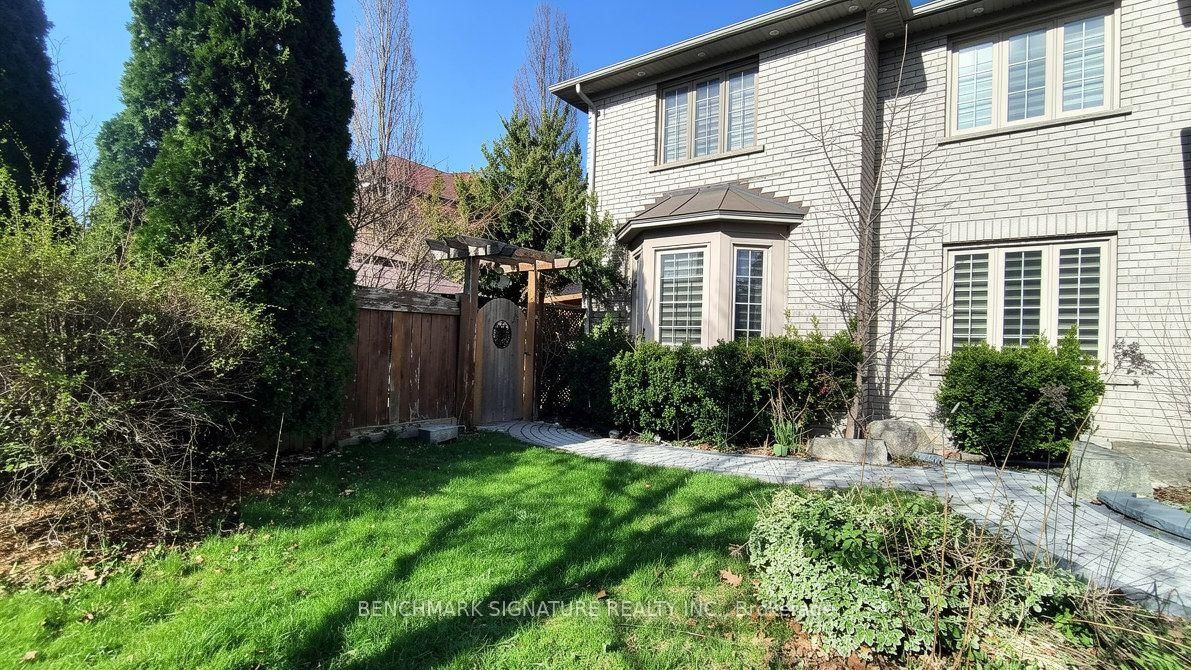 75 Boxwood Crescent • Markham, ON photo 6