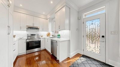 97 Zokol Drive • Aurora, ON photo 9