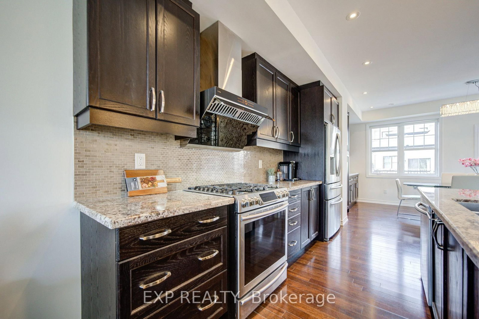 9 Milt Storey Lane • Whitchurch-Stouffville, ON photo 11