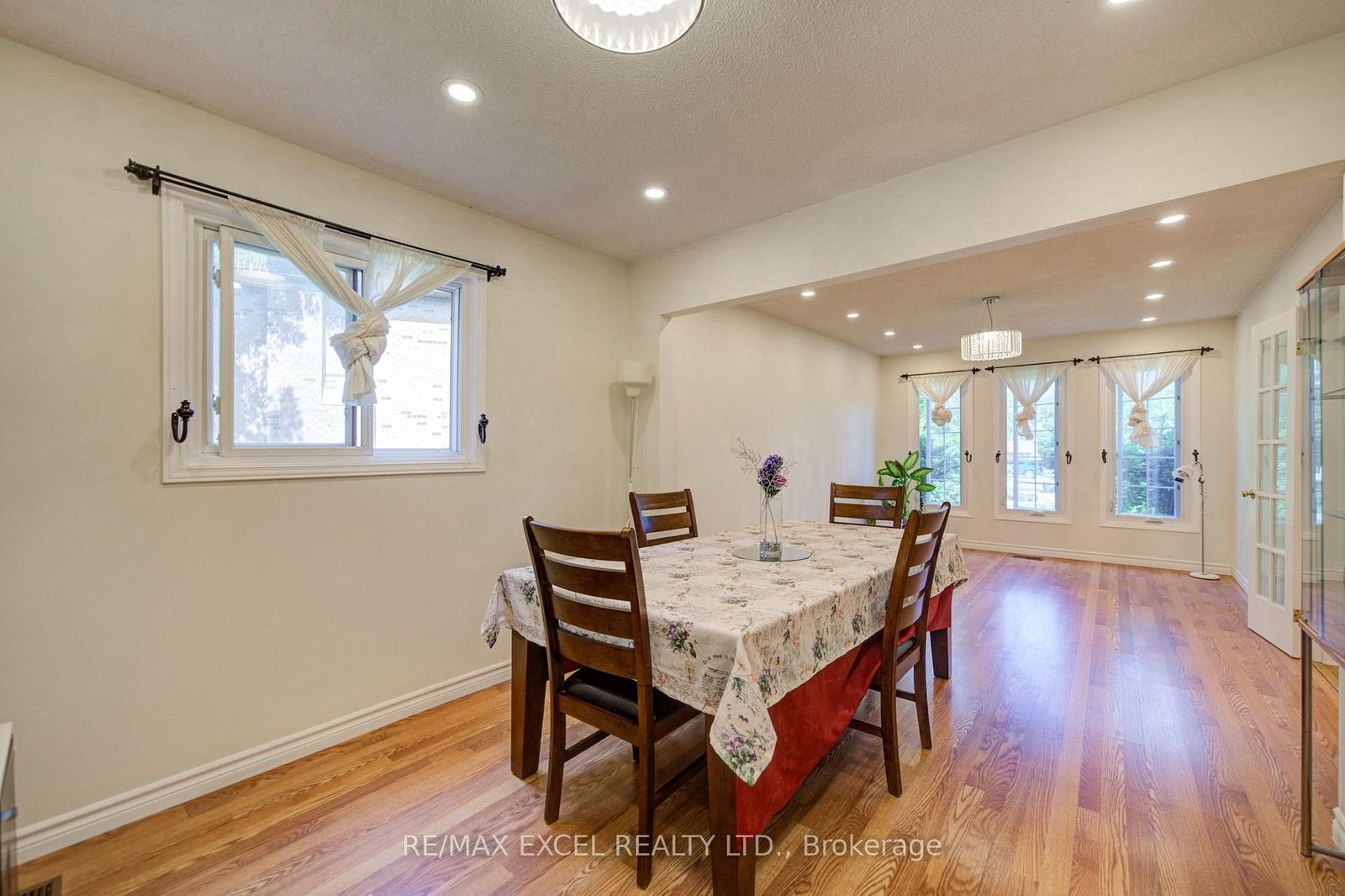 104 Lambeth Court • Newmarket, ON photo 11