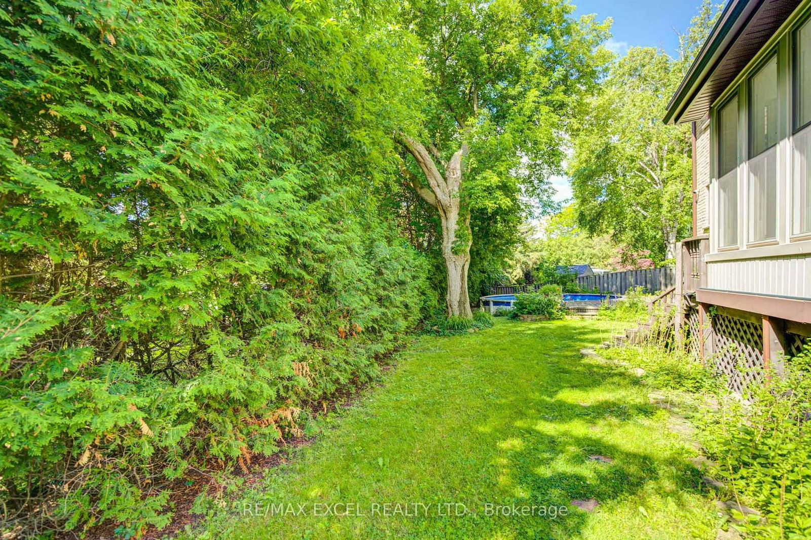 104 Lambeth Court • Newmarket, ON photo 43