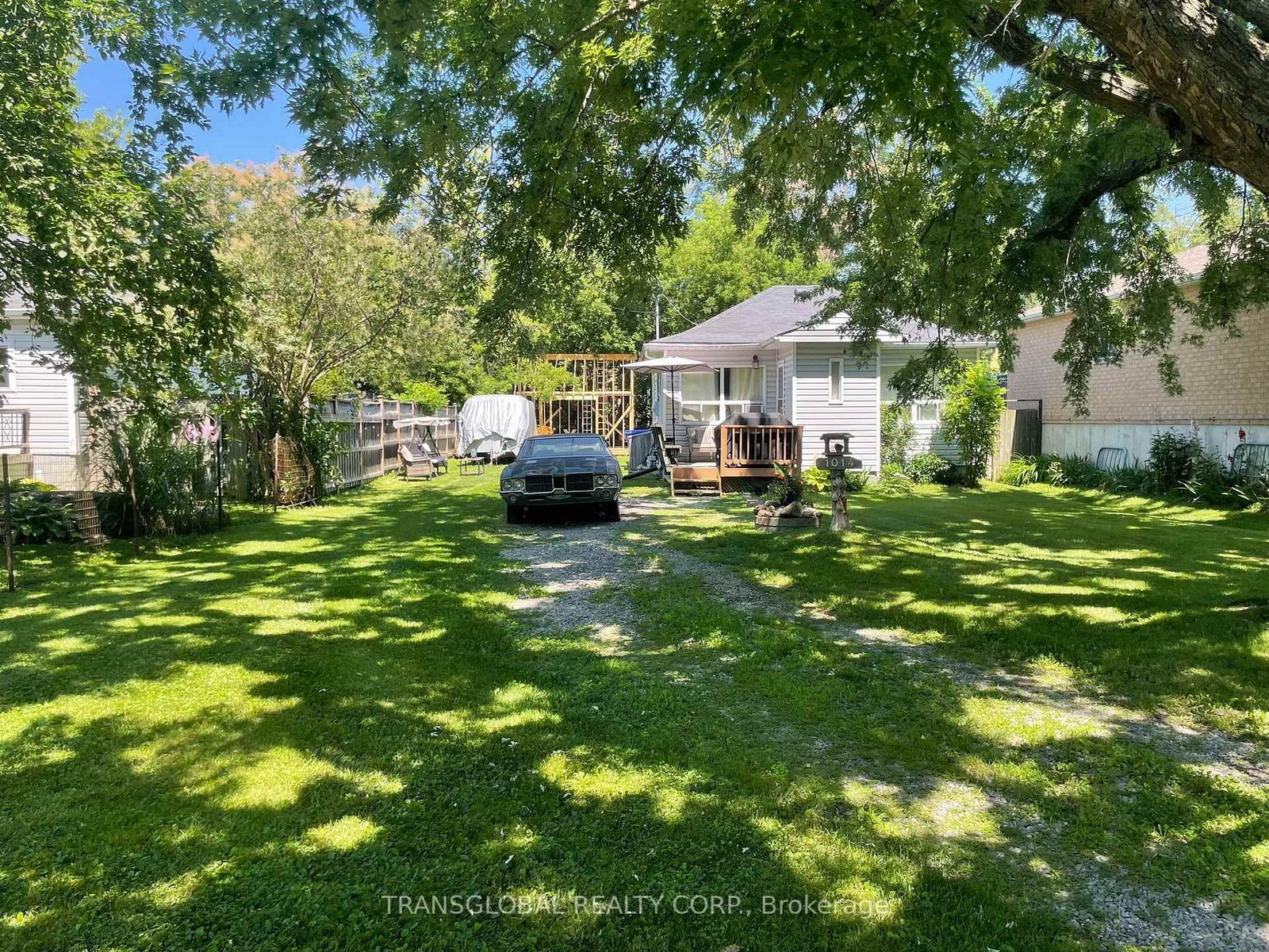 1014 Barton Avenue • Georgina, ON photo 2