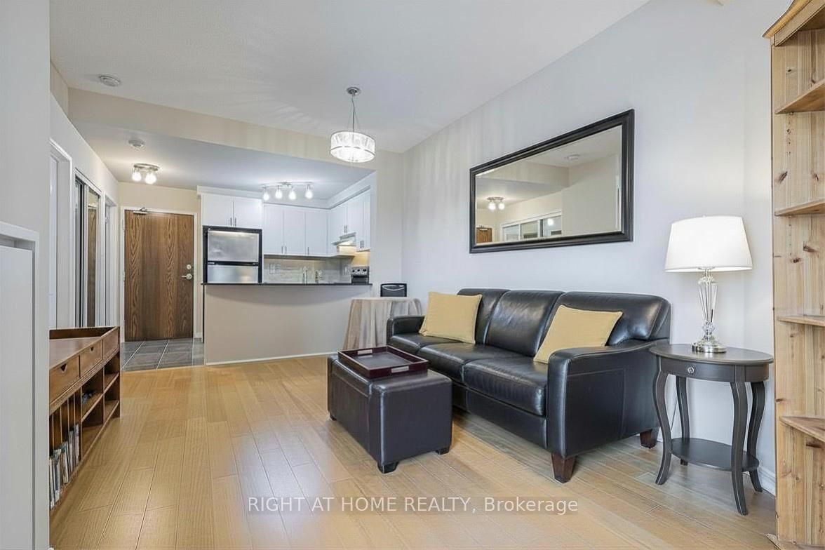 8 Maison Parc Court • #305 • Vaughan, ON photo 12