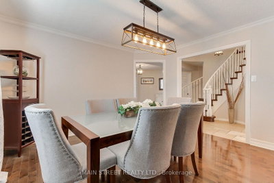 14 Mcgee Crescent • Aurora, ON photo 8