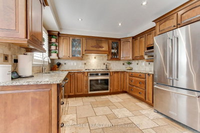 14 Mcgee Crescent • Aurora, ON photo 9