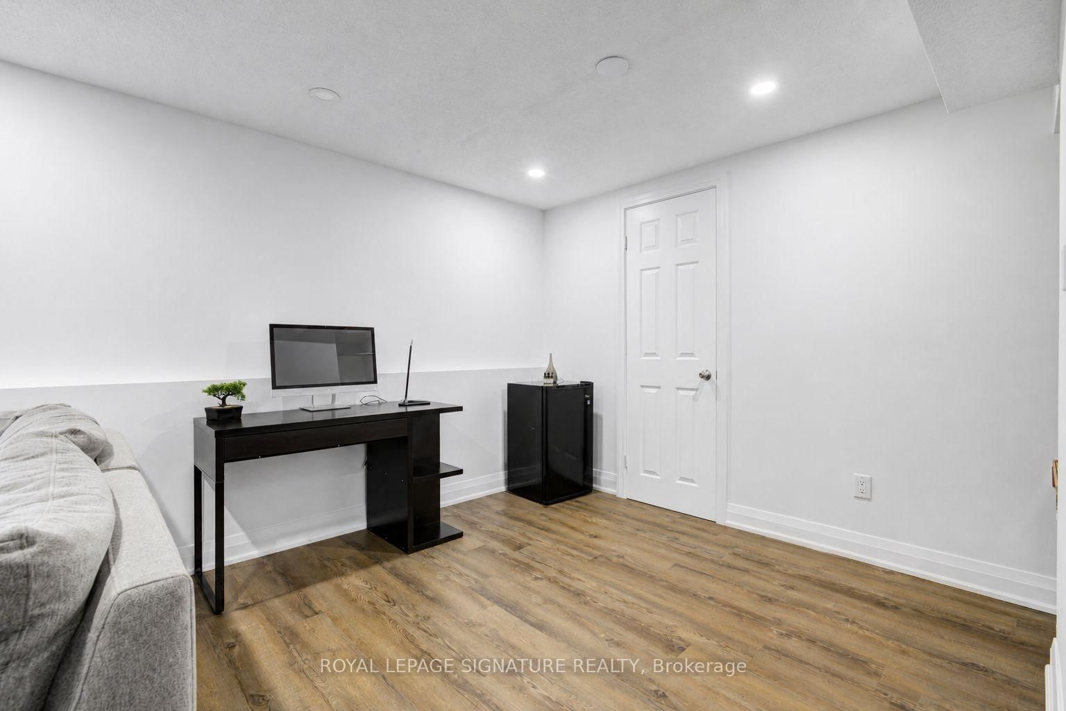 230 Lancaster Avenue • Newmarket, ON photo 30