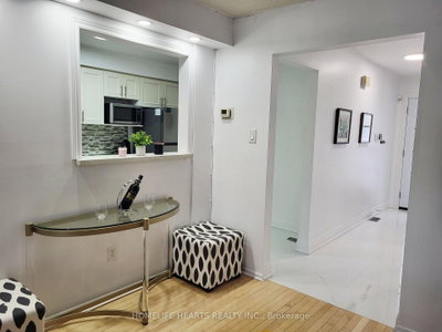 6 Woodglen Way • Markham, ON photo 8