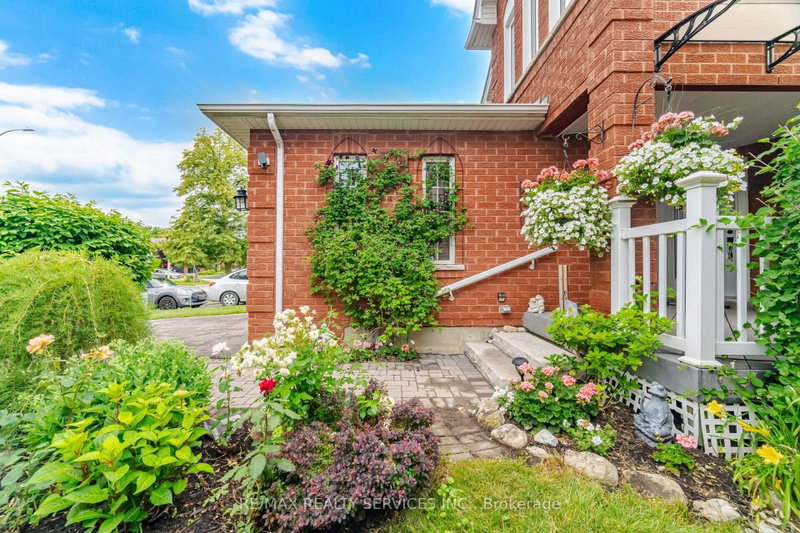 30 Henderson Crescent