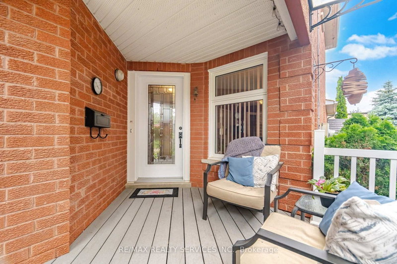 30 Henderson Crescent