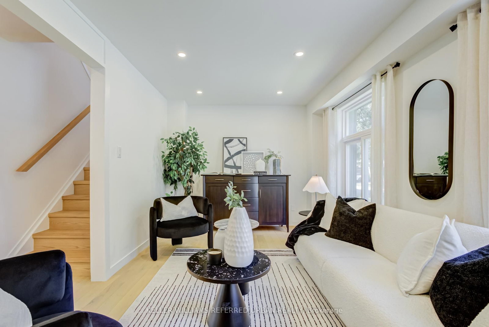 7 Cossar Drive • Aurora, ON photo 10