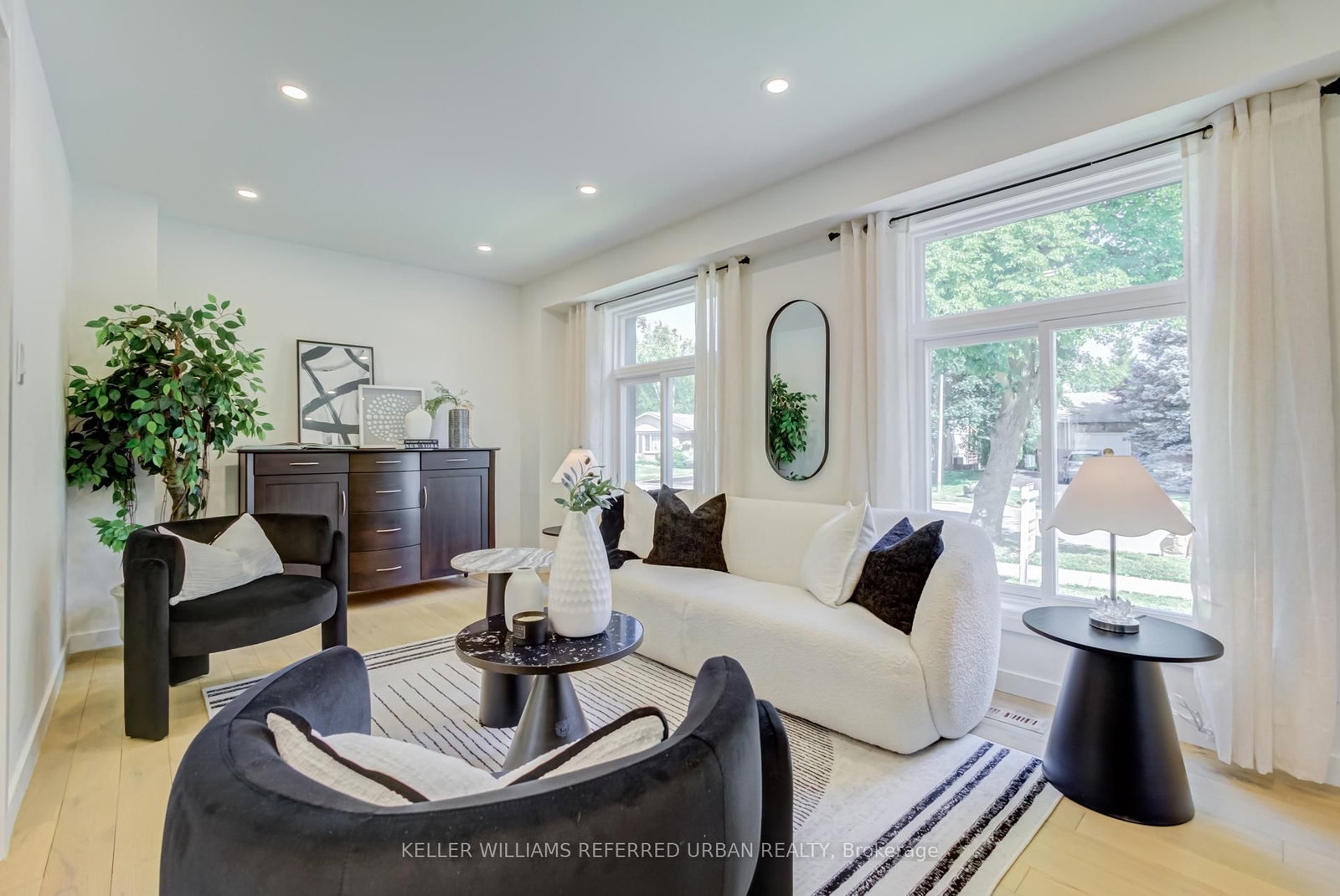 7 Cossar Drive • Aurora, ON photo 9