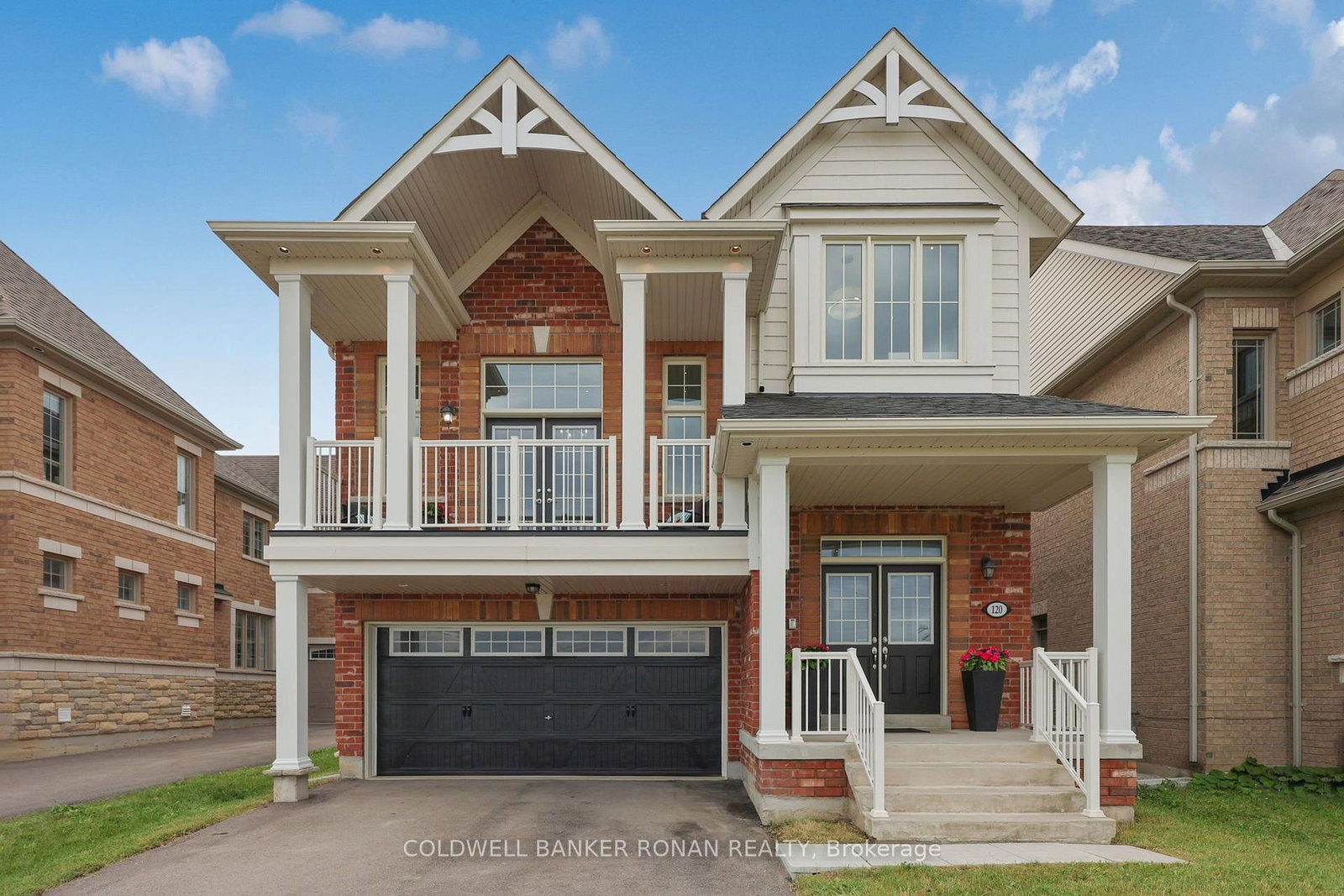 120 Lorne Thomas Place • New Tecumseth, ON photo 2