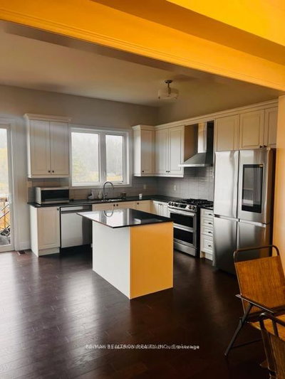 184 Sunset Vista Court • Aurora, ON photo 4