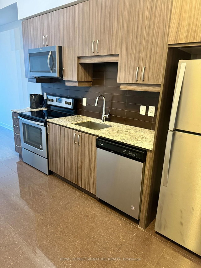 808 - 9205 Yonge Street