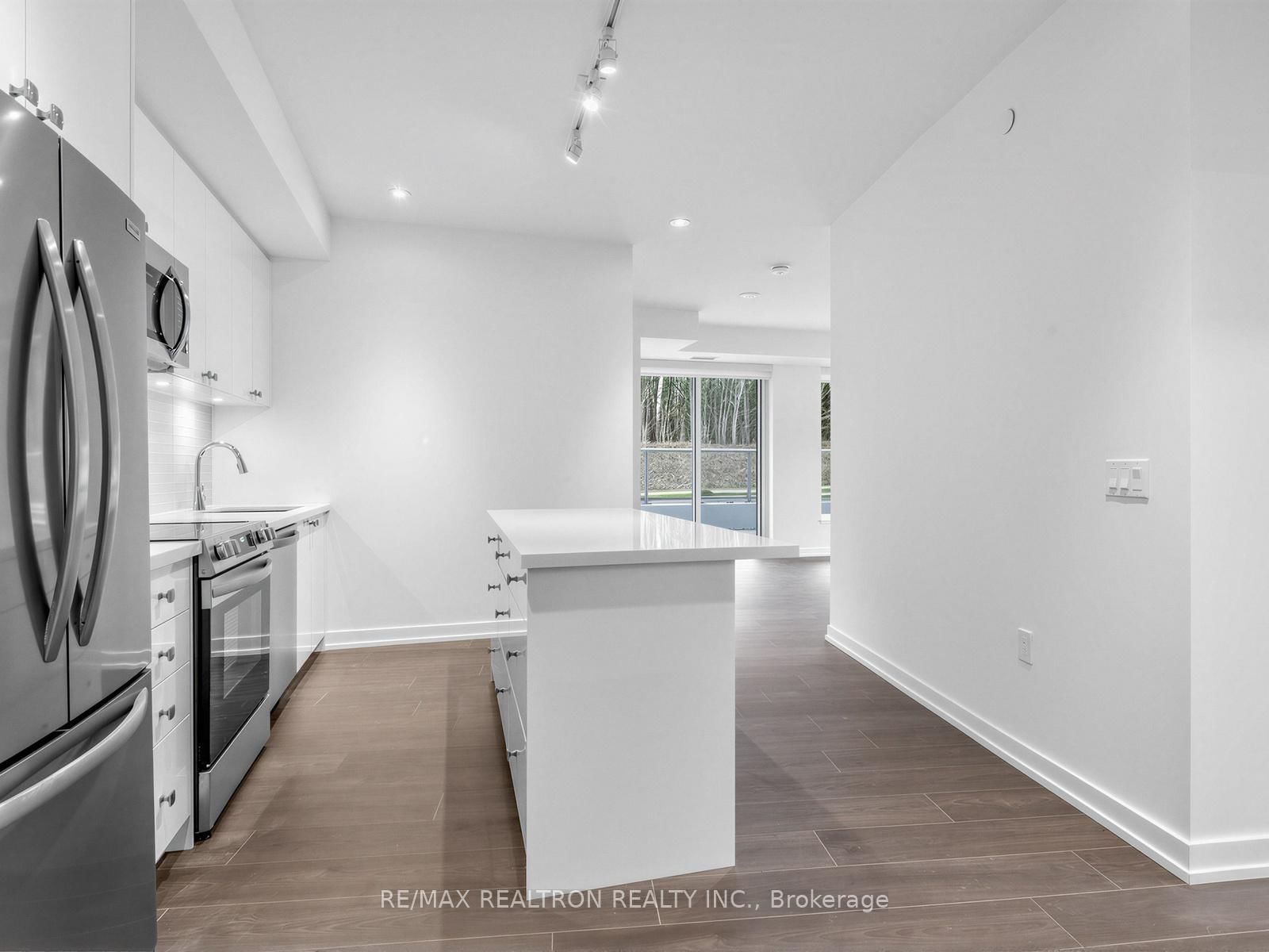 333 Sunseeker Avenue • #101 • Innisfil, ON photo 12