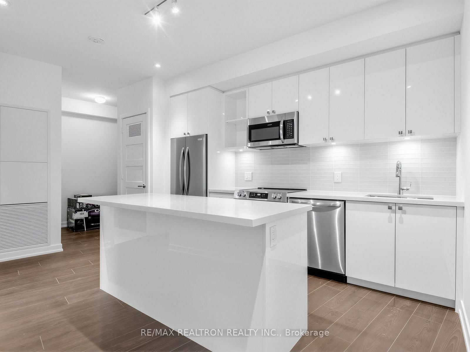 333 Sunseeker Avenue • #101 • Innisfil, ON photo 15