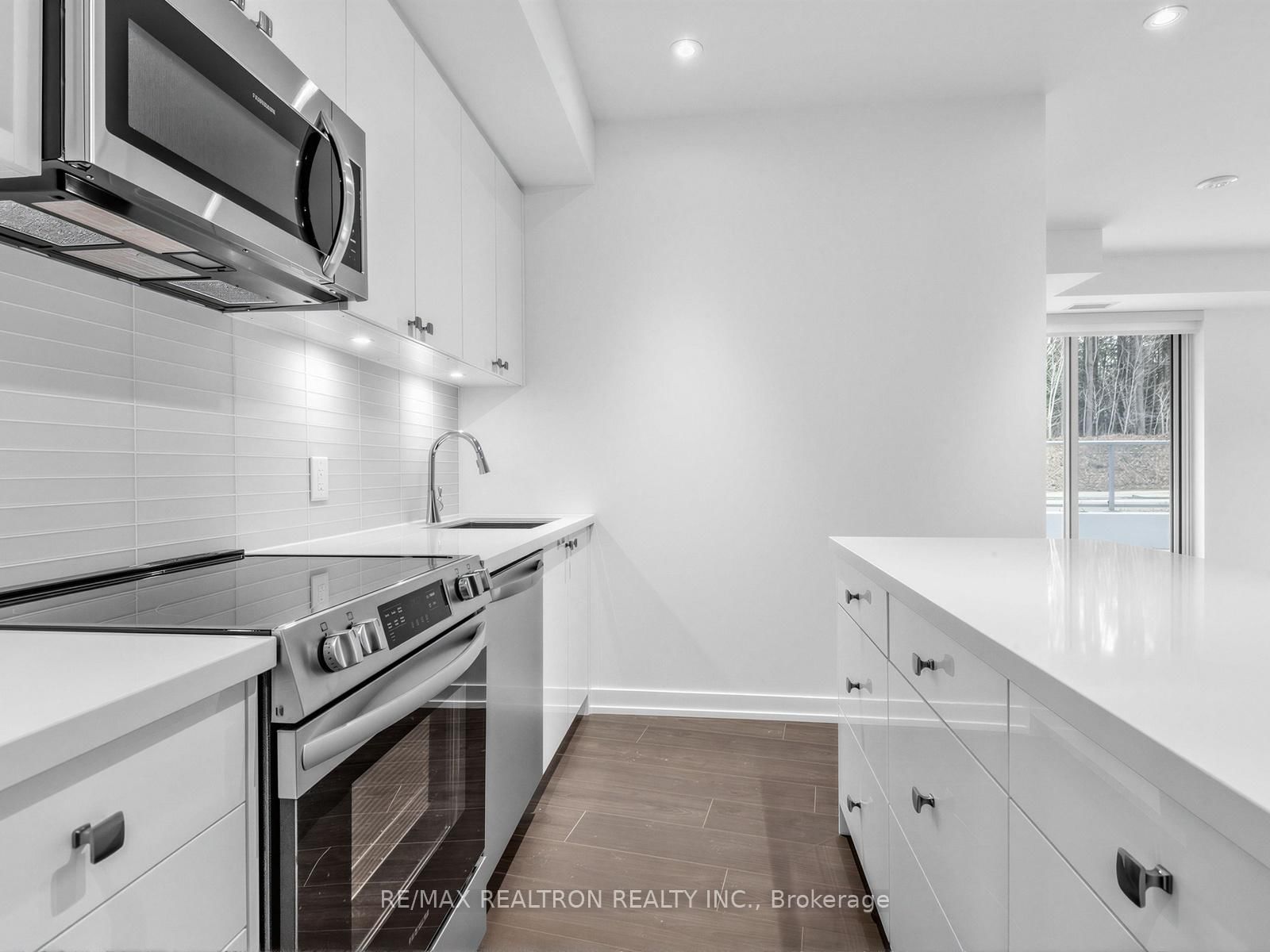 333 Sunseeker Avenue • #101 • Innisfil, ON photo 18