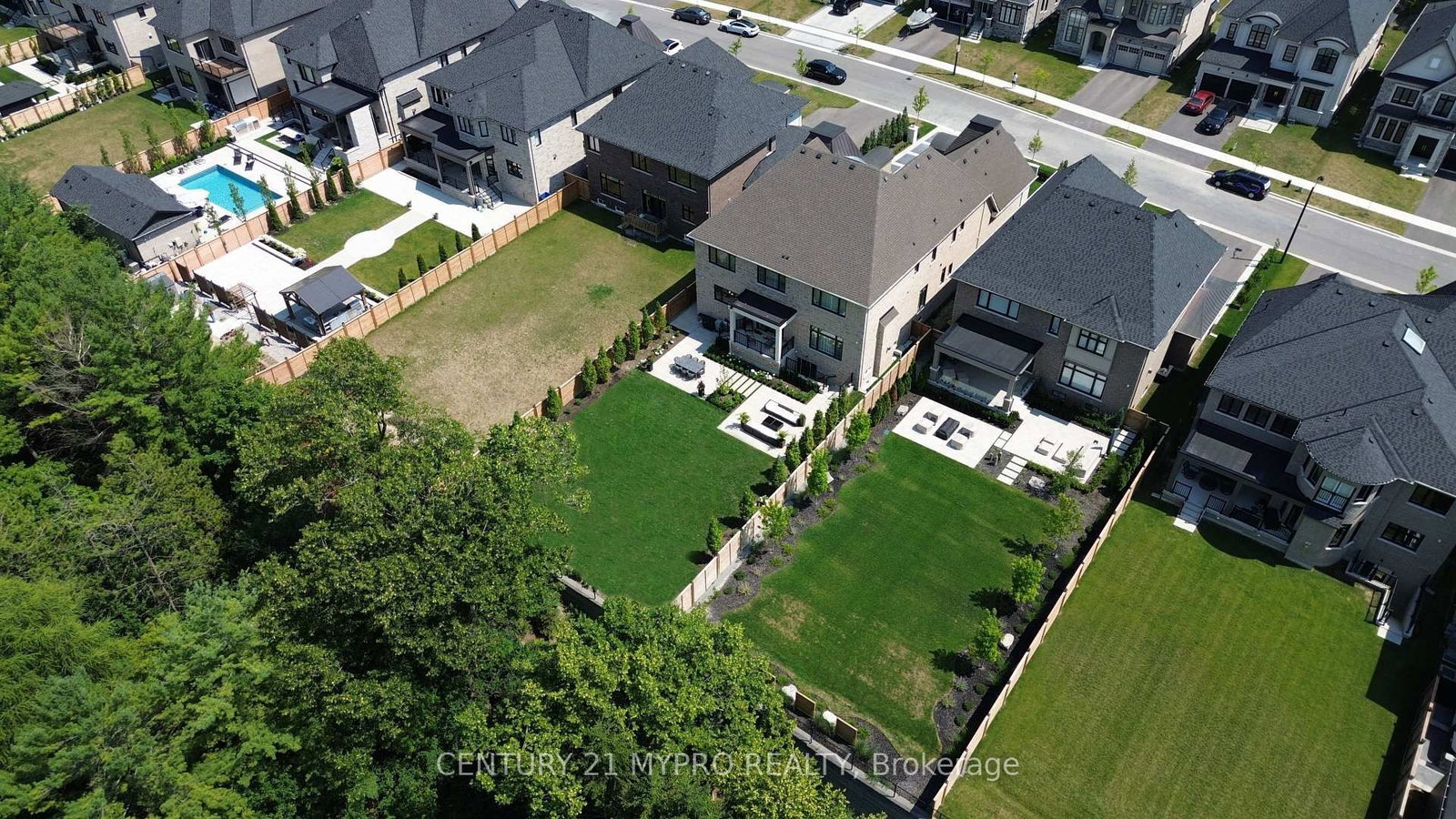 26 Calla Trail • Aurora, ON photo 35