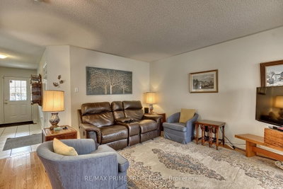 39 Laurendale Avenue • Georgina, ON photo 8