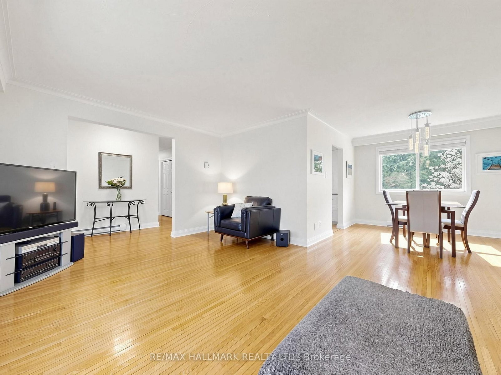 20 Jasmine Crescent • Whitchurch-Stouffville, ON photo 4