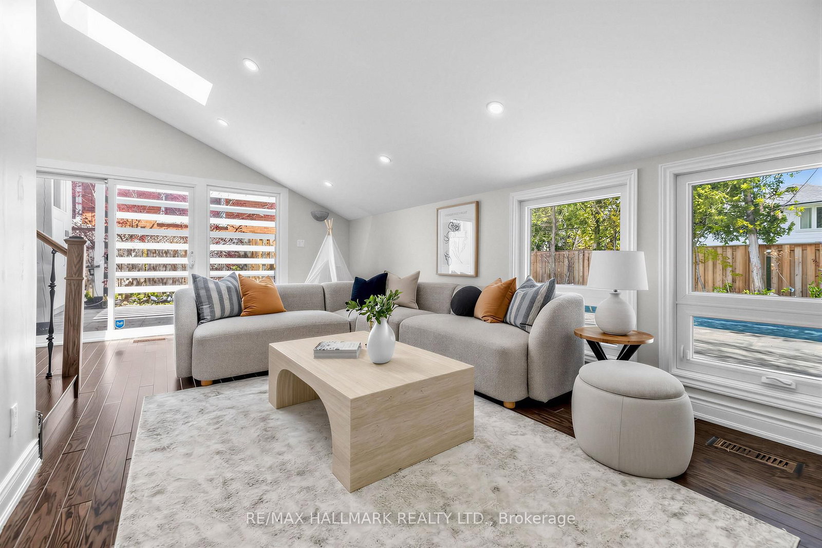 225 Lucas Street • Richmond Hill, ON photo 11