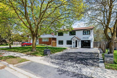 225 Lucas Street • Richmond Hill, ON photo 2