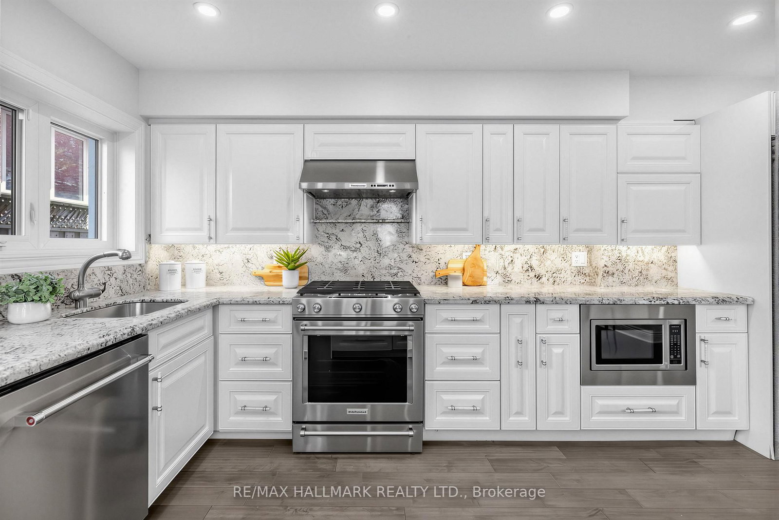 225 Lucas Street • Richmond Hill, ON photo 6