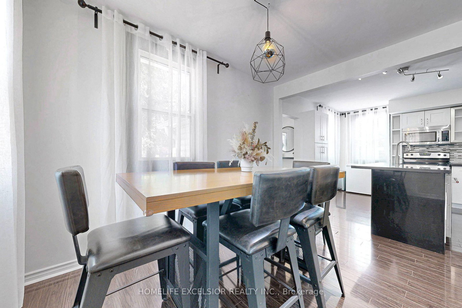 4 Albert Street • Whitchurch-Stouffville, ON photo 8