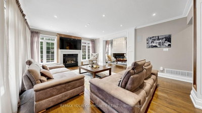 25 Guinevere Court • Richmond Hill, ON photo 6