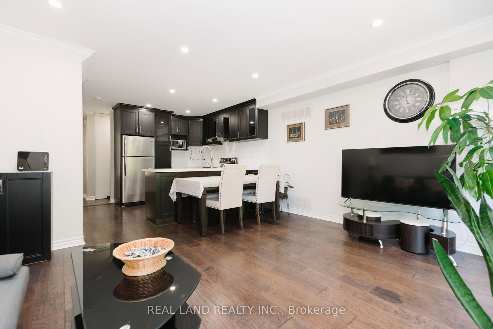697 Limpert Terrace • Newmarket, ON photo 10